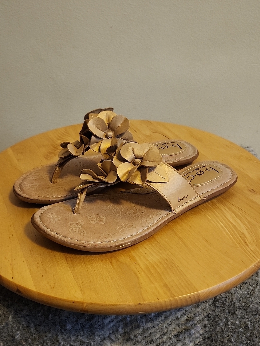 b.o.c. Women's Leather Tan Thong Sandals Flower Detail Boho Flirty